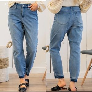 Judy Blue Cropped Boyfriend Jeans